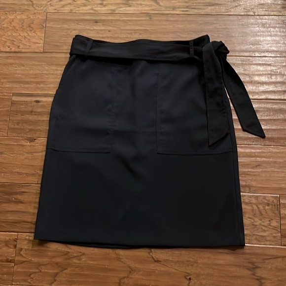Banana Republic Dresses & Skirts - Banana Republic Navy Skirt with Belt Size 8